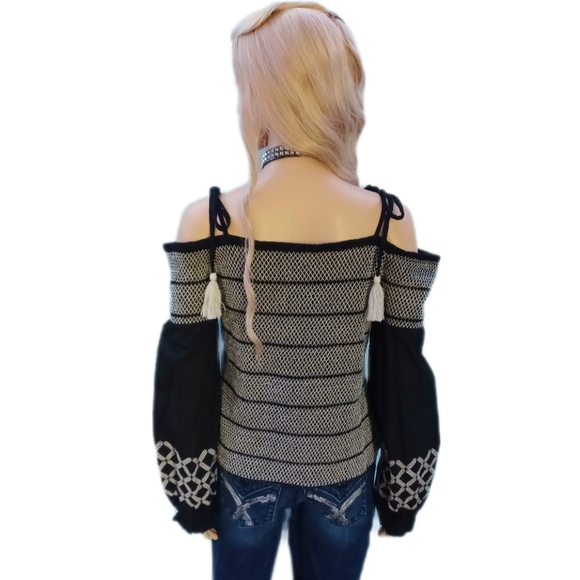 INC XL balloon sleeve cold shoulder top - Picture 5 of 7